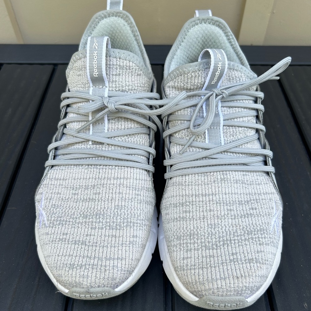 Women’s Reebok size 7.5 - Picture 2 of 6